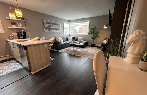 South London Apartment | Chic Stay in Wortley – Walk to Downtown & Parks