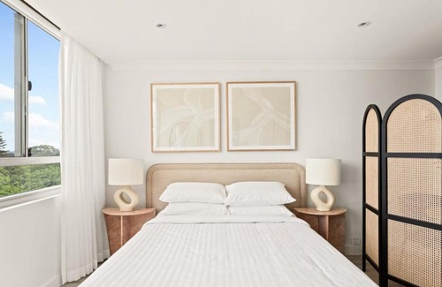 Bondi Junction Apartment | Chic Studio with a Pool and Moments from Shop
