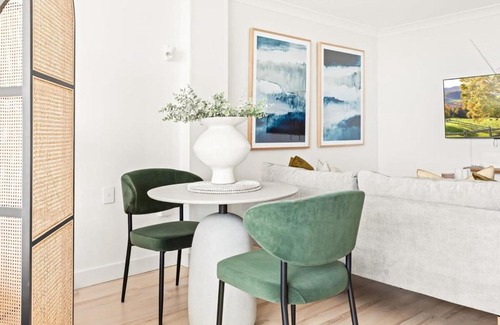 Bondi Junction Apartment | Chic Studio with a Pool and Moments from Shop