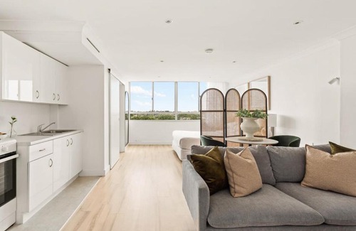 Bondi Junction Apartment | Chic Studio with a Pool and Moments from Shop