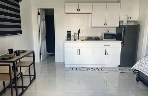 Miami Gardens Apartment | Chic studio with WiFi and AC in vibrant Miami