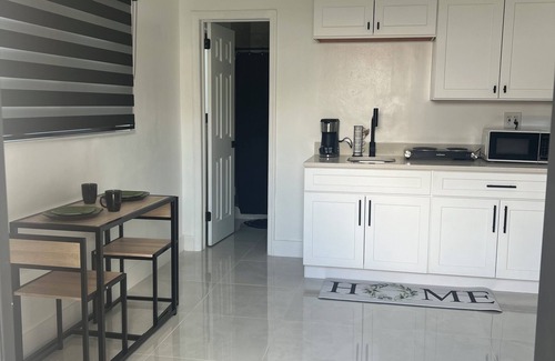 Miami Gardens Apartment | Chic studio with WiFi and AC in vibrant Miami