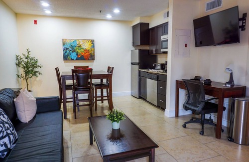 Florida Central Atlantic Coast Apartment | Chic & Stylish Apt | Near Disney & Universal