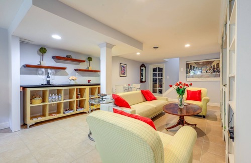 North Springfield House | Chic Virginia Getaway - Deck, Near National Harbor