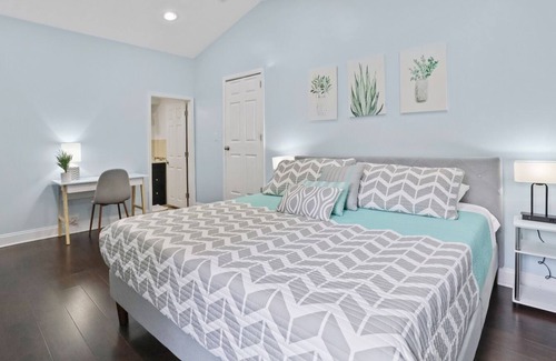 Roselle House | Chicagoland Chalet in Schaumburg 4 BRs!