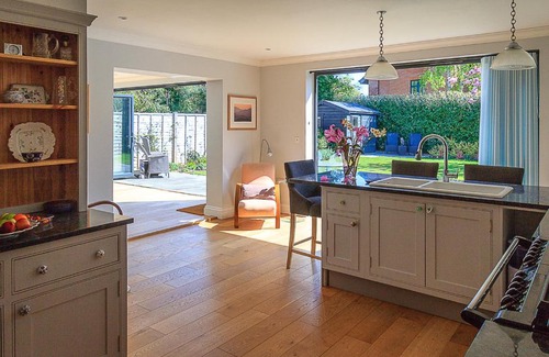 Chichester House | Chichester Spacious House Ideal for Goodwood and city centre