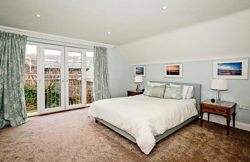 Chichester House | Chichester Spacious House Ideal for Goodwood and city centre