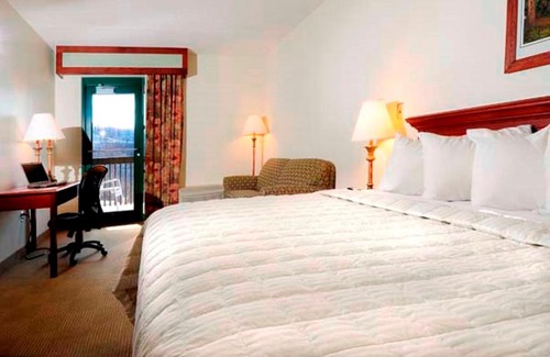 Henlawson Cabin | Chief Logan Lodge Hotel & Conference