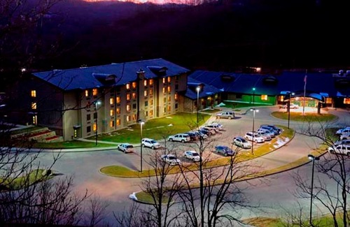 Henlawson Cabin | Chief Logan Lodge Hotel & Conference