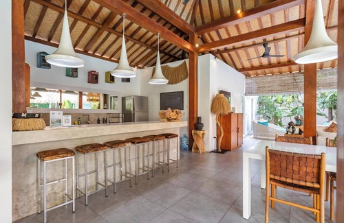 Drupadi Villa | Chill in the Rustic Tropical Getaway 8BR Seminyak