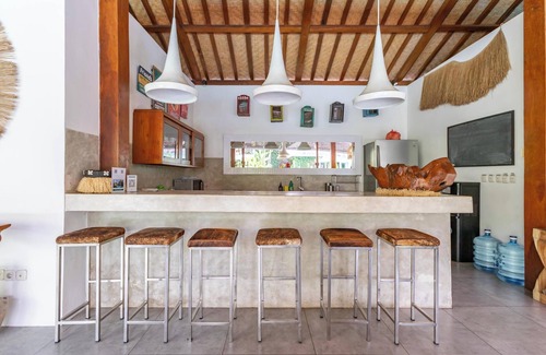 Drupadi Villa | Chill in the Rustic Tropical Getaway 8BR Seminyak