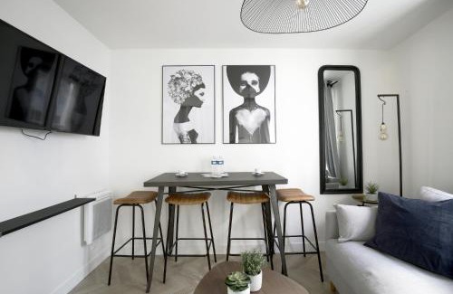 Parc-de-Montsouris Apartment | Chill-out on Private Patio in Vintage Masterpiece