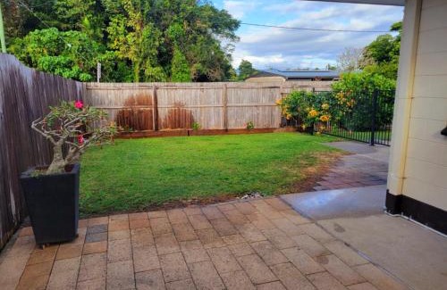 Manunda House | Chill out space close to town