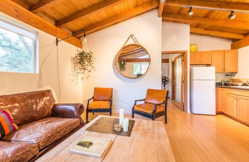 Topanga House | Chime House☀️Topanga Bungalow under the Oaks