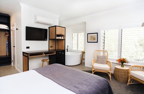 Shadforth Hotel | Chimes Spa Retreat