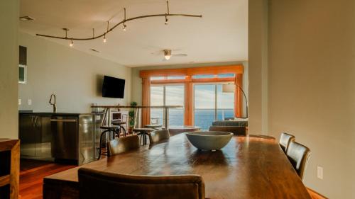 Waves Apartment | Chimmi House - Waterfront 3-Bedroom, 3-Bathroom Suite at REAL Watersports