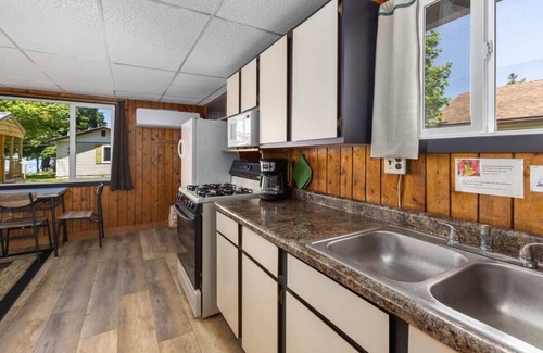 Chippewa Lake Cabin | Chippewa Lake cabin w/pickleball court!
