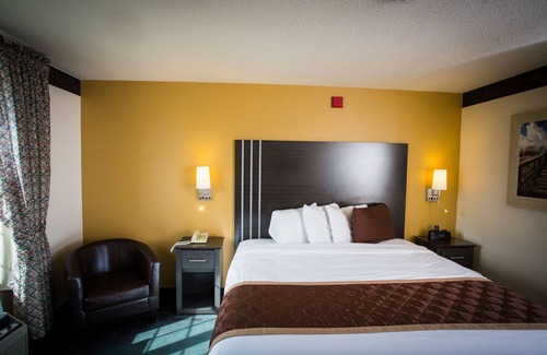 Chisholm Hotel | Chisholm Inn & Suites