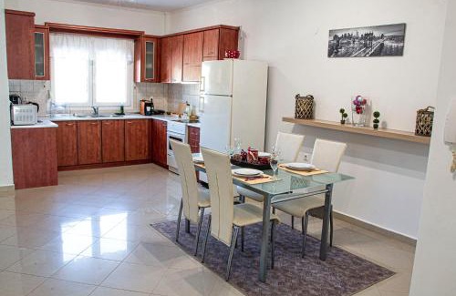 Kastoria Apartment | Chloe Maxi Apt 110sqm