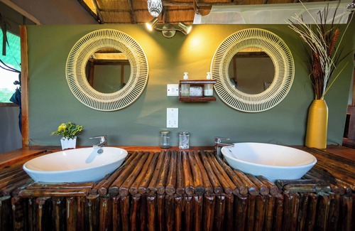 Chobe District Cabin | Chobe Mopani Forest Lodge & Camp site