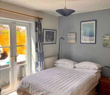 Paddock Wood Bed & Breakfast | Choice of One double bedroom with a comfy double bed and private en suite for solo travellers or couples ,or alternatively book two double bedrooms for families or friends