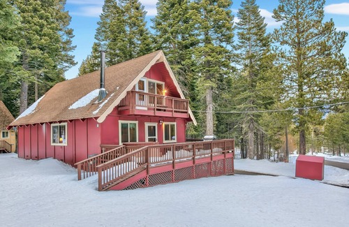 North Upper Truckee Cabin | Cholula 811c 4 Bedroom Cabin by RedAwning