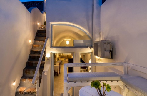 Fira House | Christina's Cave House