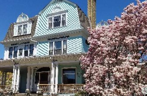 Racine Bed & Breakfast | Christmas House Bed and Breakfast