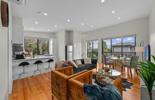 Maidstone House | Churchill Delux, close to Western health 10 min to Cbd