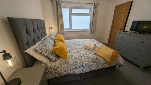 St. Blazey House | Chy Lowen Private rooms with kitchen, dining room and garden access close to Eden Project & beaches