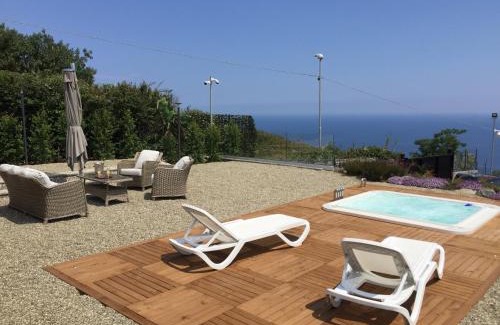 Vampolieri I Apartment | Ciclope's House with Mini Spa and amazing view