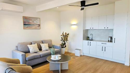 Flaxton House | Cielo Flaxton, Newly Renovated Luxury Apartment with Terrace and Iconic Views