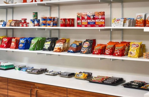 Sharonville House | Cincinnati Getaway! 3 Spacious Units, Full Kitchen, Pool, FREE Bfast & Parking!