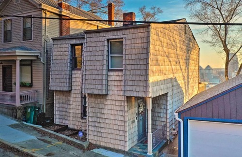 Mount Auburn House | Cincinnati Home, Patio with Downtown Views!