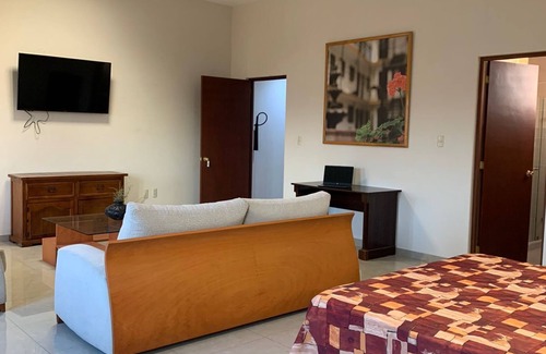 La Cruz Hotel | Cinco de Mayo Hotel
