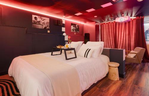 Plateau de Haye Apartment | Cinema Room haut de gamme avec balnéothérapie