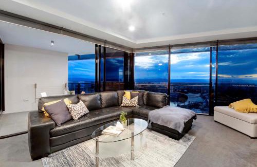 Surfers Paradise Apartment | Circle on Cavill - 2 Bedroom Converted Apartments - Wow Stay - No Parking Included
