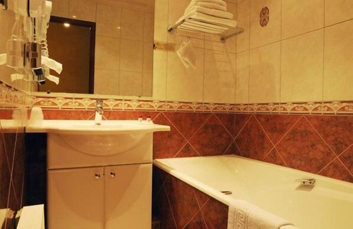 Noyon Hotel | Citotel Le Cedre