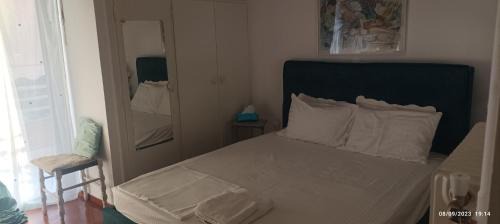 Papagou-Holargos Apartment | City Break Nearby Metro And Bus Express Airport