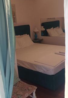 Papagou-Holargos Apartment | City Break Nearby Metro And Bus Express Airport