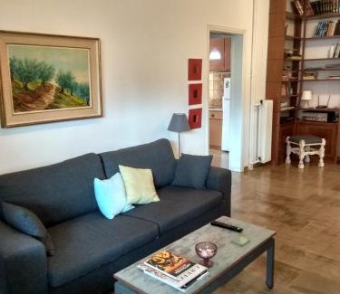 Papagou-Holargos Apartment | City Break Nearby Metro And Bus Express Airport