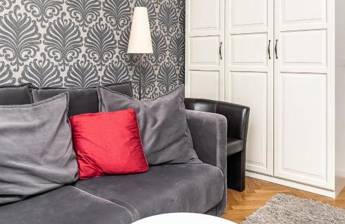 Tatari Apartment | City center 2 bed flat with free parking