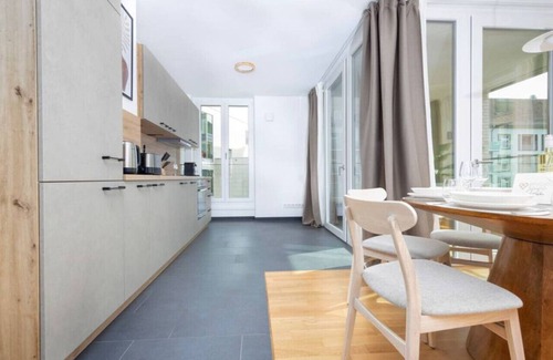 Innere Vorstadt Apartment | City Center | parking | 90m2 | workplace | loggia