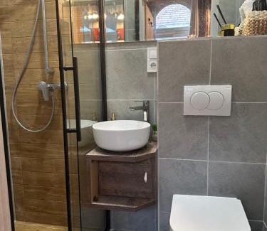 Palace District Apartment | City Center Studio Apartment Close to NewYork Café