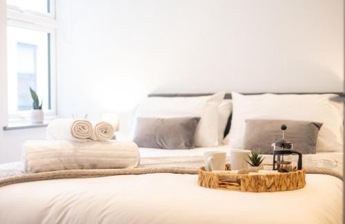 West Finchley Apartment | City Snug, Cozy 1BR London Flat Sleeps 4