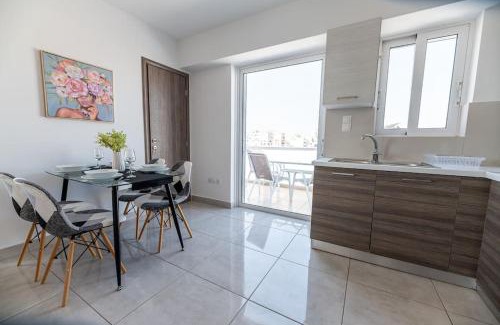 Keratsini-Drapetsona Apartment | City-View Apartment by Piraeus Port - DRF2