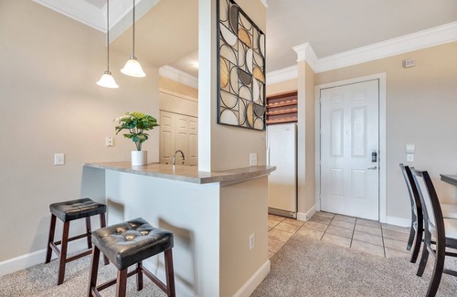 Washington Ave./ Memorial Park Condo | City View & Poolview Apartment With Full Kitchen 2 Bedroom Apts by Redawning
