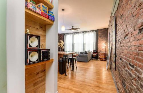 Bangor Apartment | Cityscape Elegance - Stylish Skyline Views Retreat