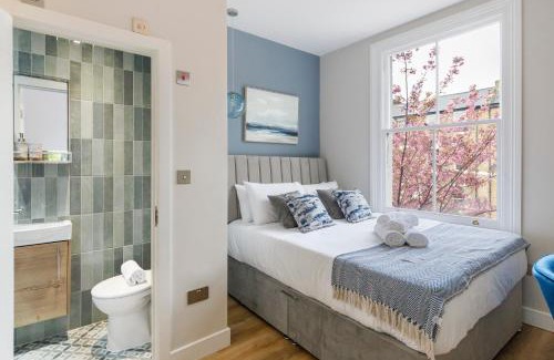 Dalston Apartment | Cityscape Oasis Chic Studio for Urban Dwellers