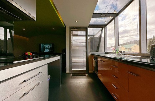 North Hobart House | Cityside Beautiful Lodge - close to City & Airpor